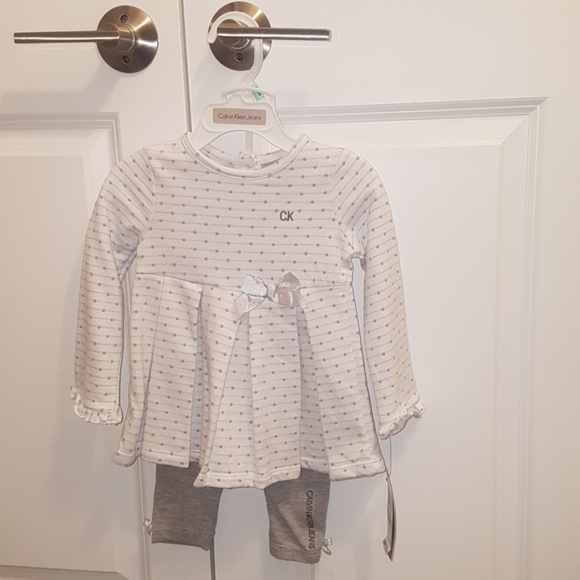 Calvin Klein 18mths baby girl top and leggings set - Picture 1 of 4